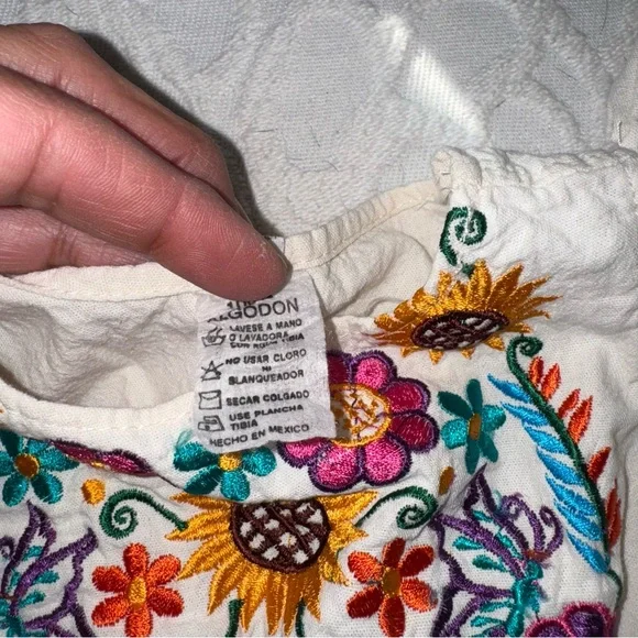 Traditional Mexican Floral Embroidered 100% Dress - Picture 5 of 6